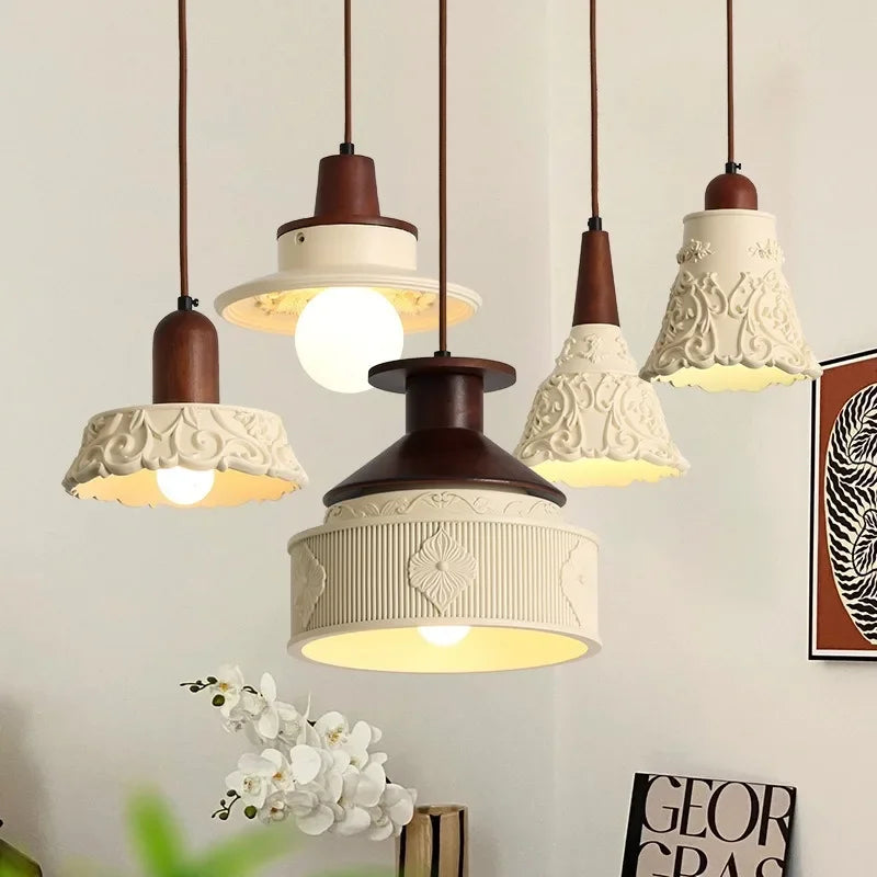 Decorative antique-style engraved resin retro chandelier - vue 3 sur 14