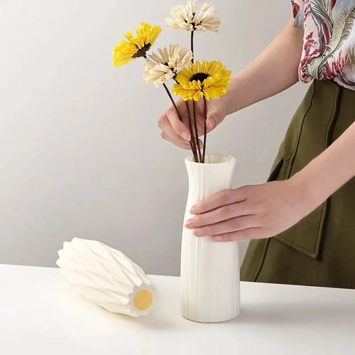 Nordic plastic vase for modern decorative flowers - vue 7 sur 12