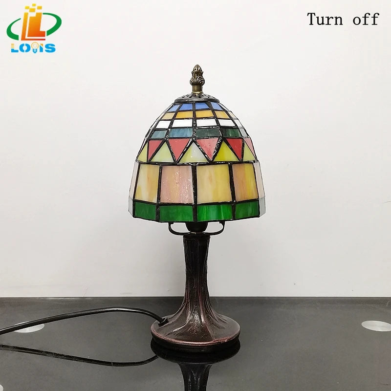 Tiffany-style stained glass bedside lamp for elegant decor - vue 6 sur 6
