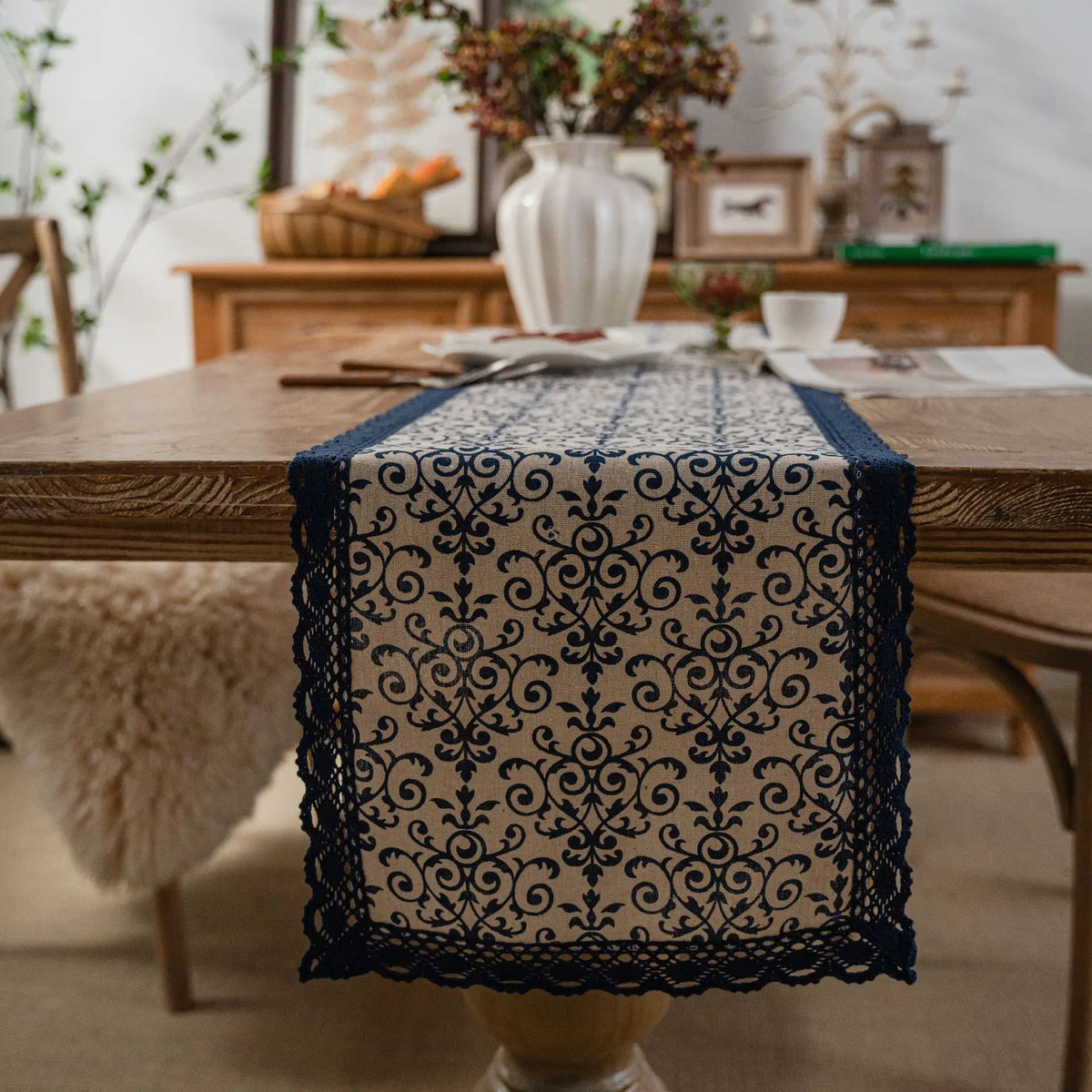 Blue and white striped lace country table runner - vue 3 sur 5