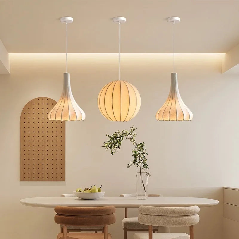 Wabi sabi silk pendant lamp for modern interior decor - vue 3 sur 14