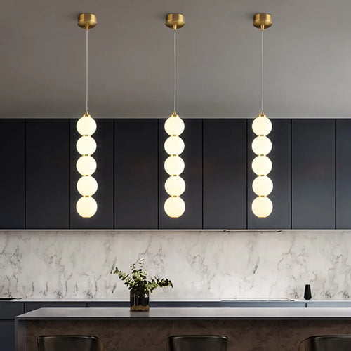 Designer LED pendant light with glossy gold glass ball - vue 4 sur 6
