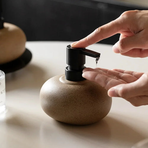 Nordic ceramic soap dispenser for bathroom - vue 4 sur 6