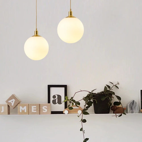 Minimalist brass pendant light with milky glass orb - vue 5 sur 9