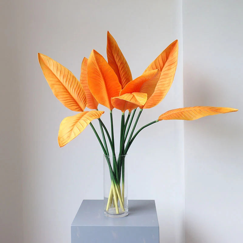 Tropical floral arrangement with decorative birds and bananas for weddings - vue 4 sur 8
