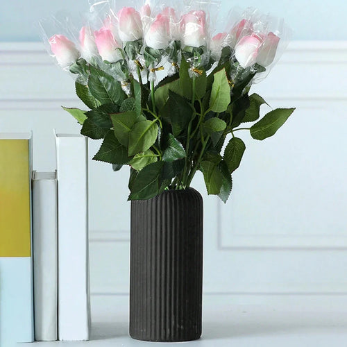 Striped Ceramic-Like Plastic Vase for Flowers, Decorative Floral Arrangement Display, Creative Little Flower Vase - vue 5 sur 6