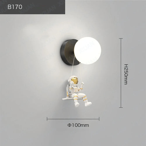 Creative astronaut wall light for modern decor - vue 13 sur 15