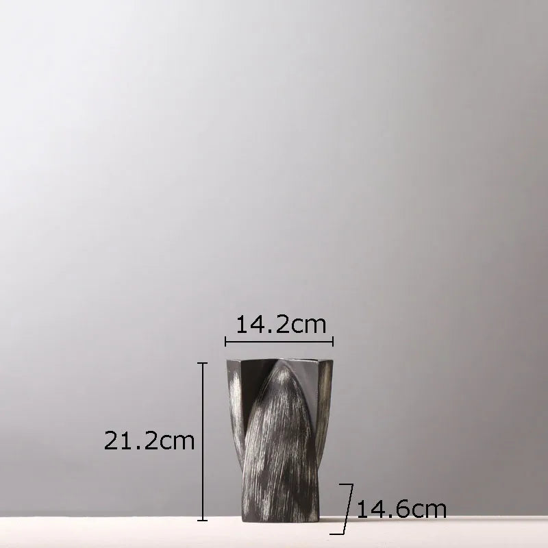 abstract ceramic vase for flowers and modern decoration - vue 9 sur 9
