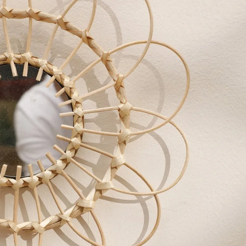 decorative sunflower rattan hanging mirror for a bohemian atmosphere - vue 7 sur 10