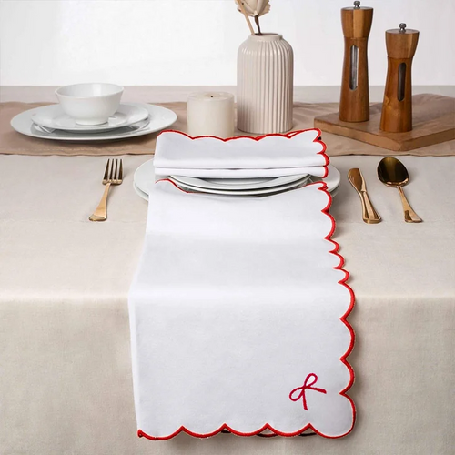 Vintage style embroidered napkin with lace edge - vue 5 sur 12