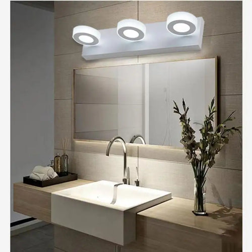 Modern LED wall light for mirror and decorative lighting - vue 4 sur 9