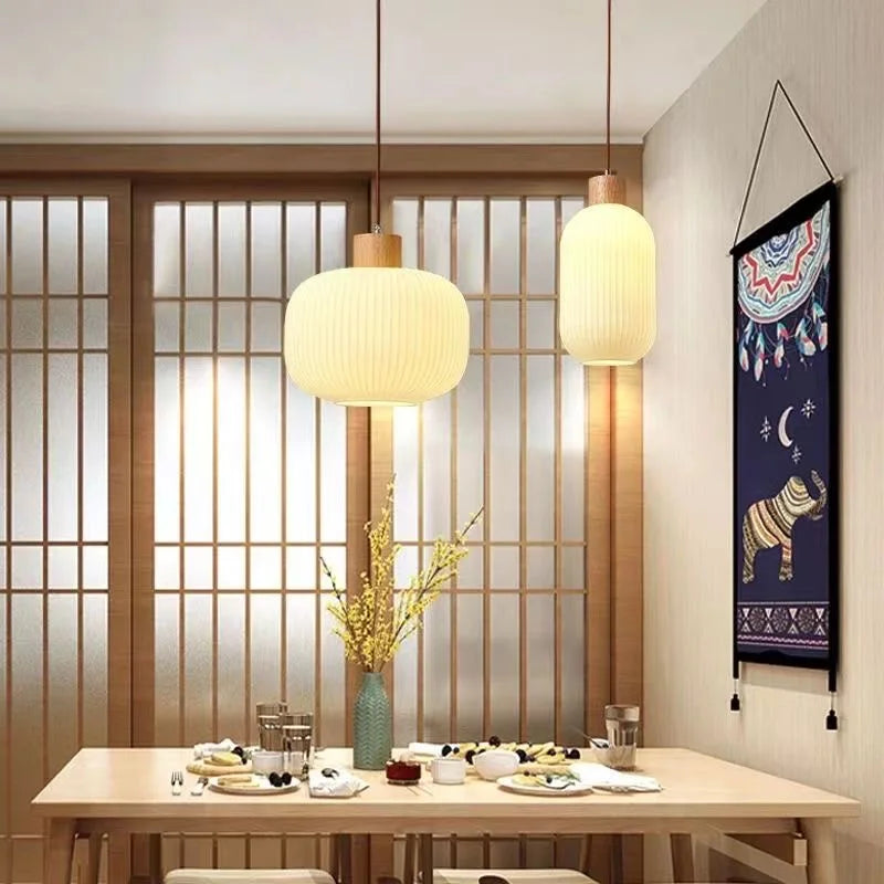Glass pendant light with Nordic wood detail - vue 5 sur 11