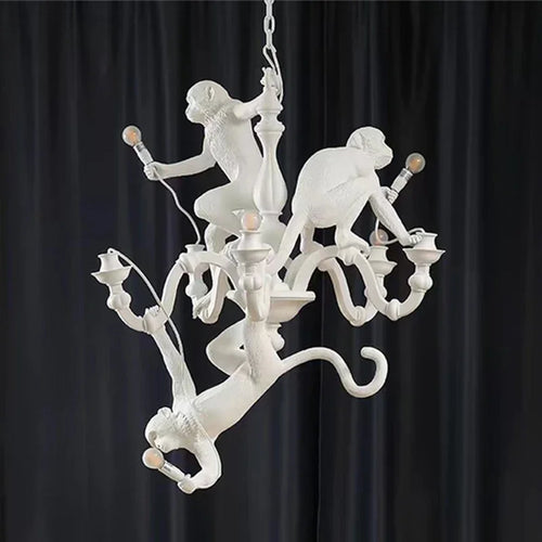 Resin LED pendant ceiling light with climbing monkey, creative animal nordic design - vue 5 sur 7
