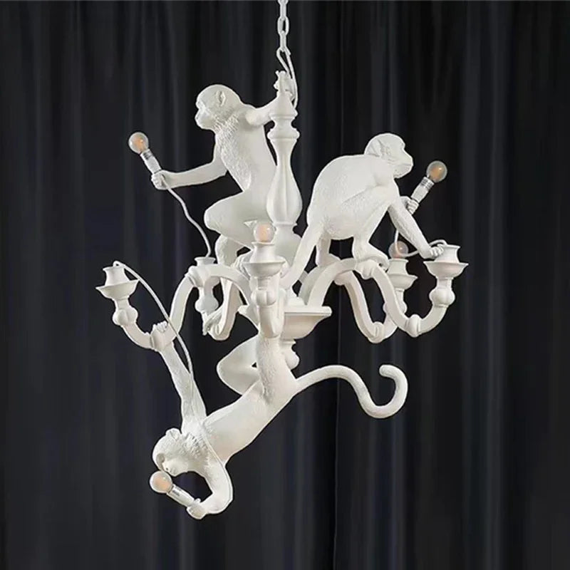 Resin LED pendant ceiling light with climbing monkey, creative animal nordic design - vue 4 sur 7