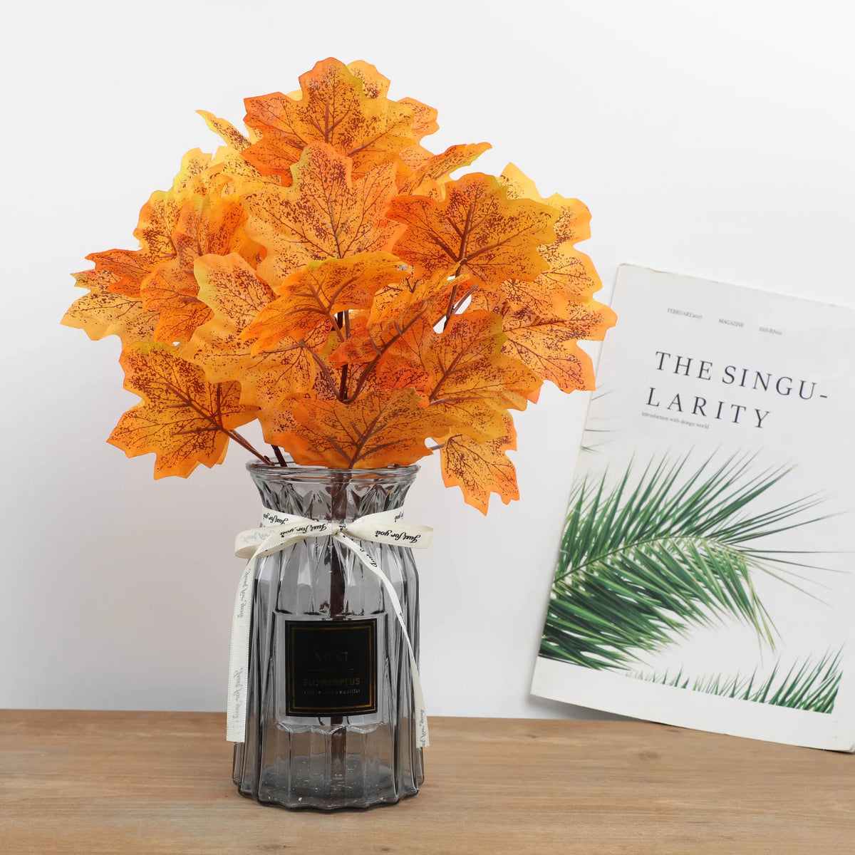 Artificial maple leaves for autumn and Halloween decoration - vue 4 sur 12