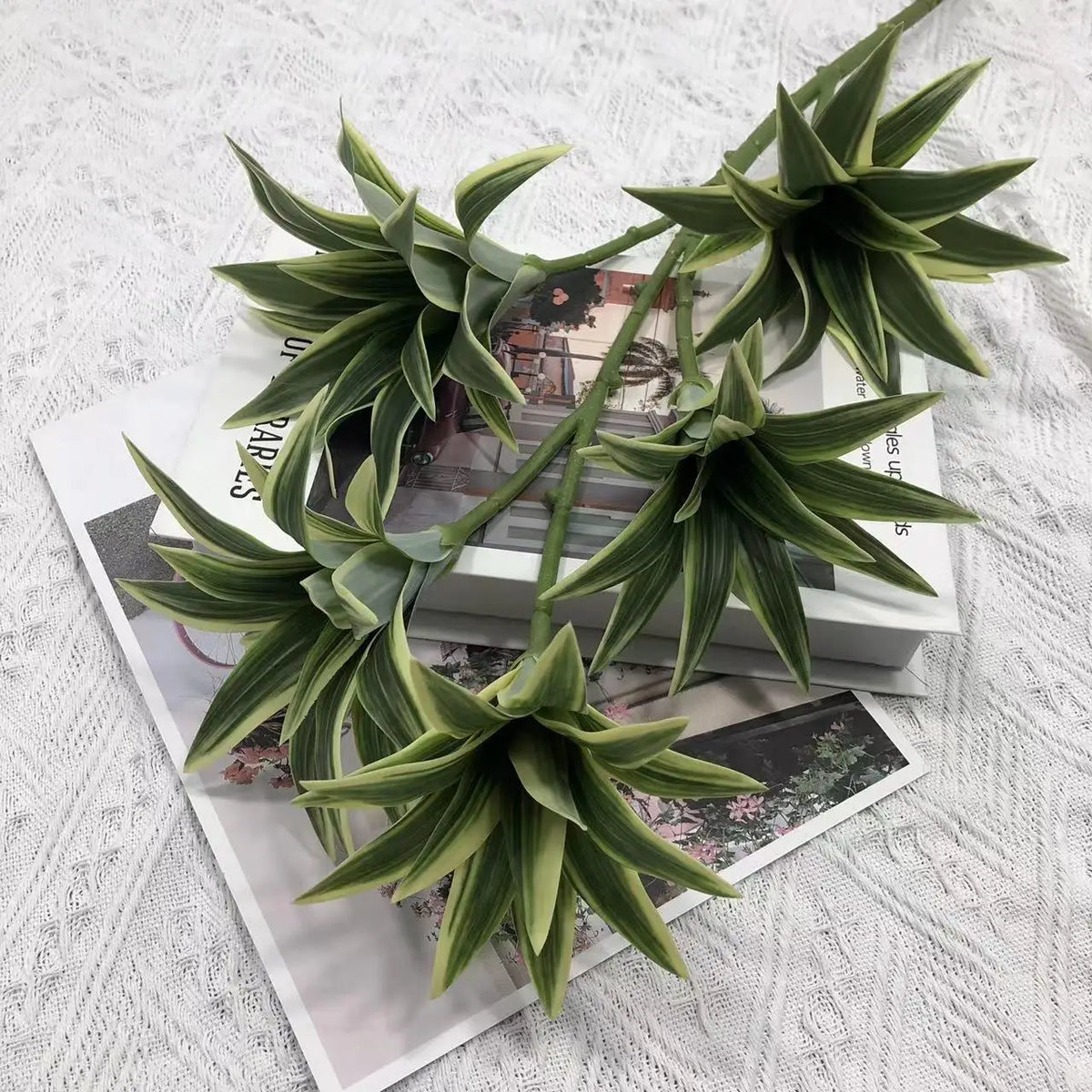 Tropical potted plant with decorative palm and bamboo - vue 12 sur 18