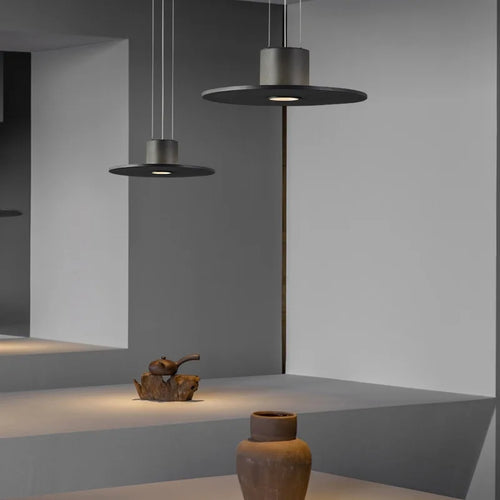 Minimalist adjustable height UFO LED pendant lamp - vue 2 sur 8