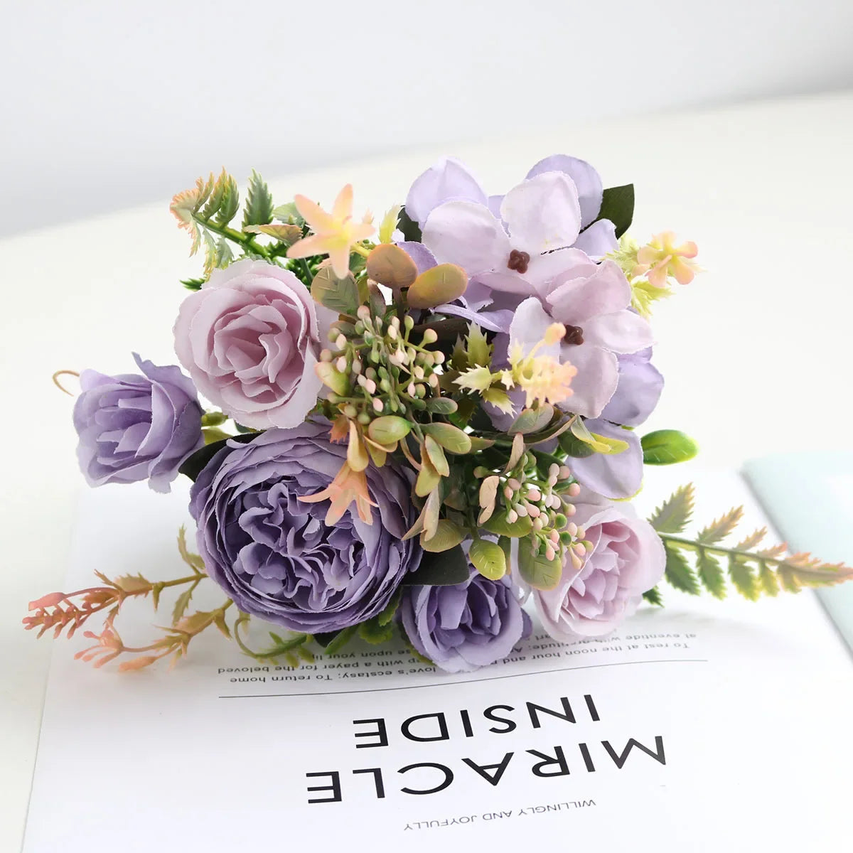 Small artificial flower bouquet for spring decoration and weddings - vue 29 sur 37