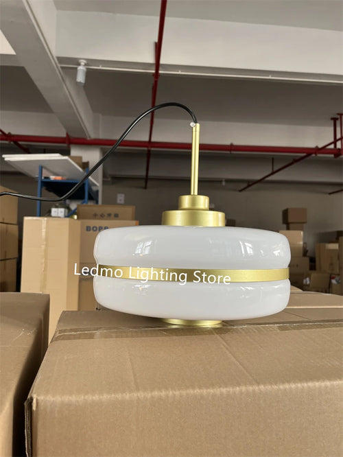 modern milky glass pendant light for elegant interior - vue 5 sur 7
