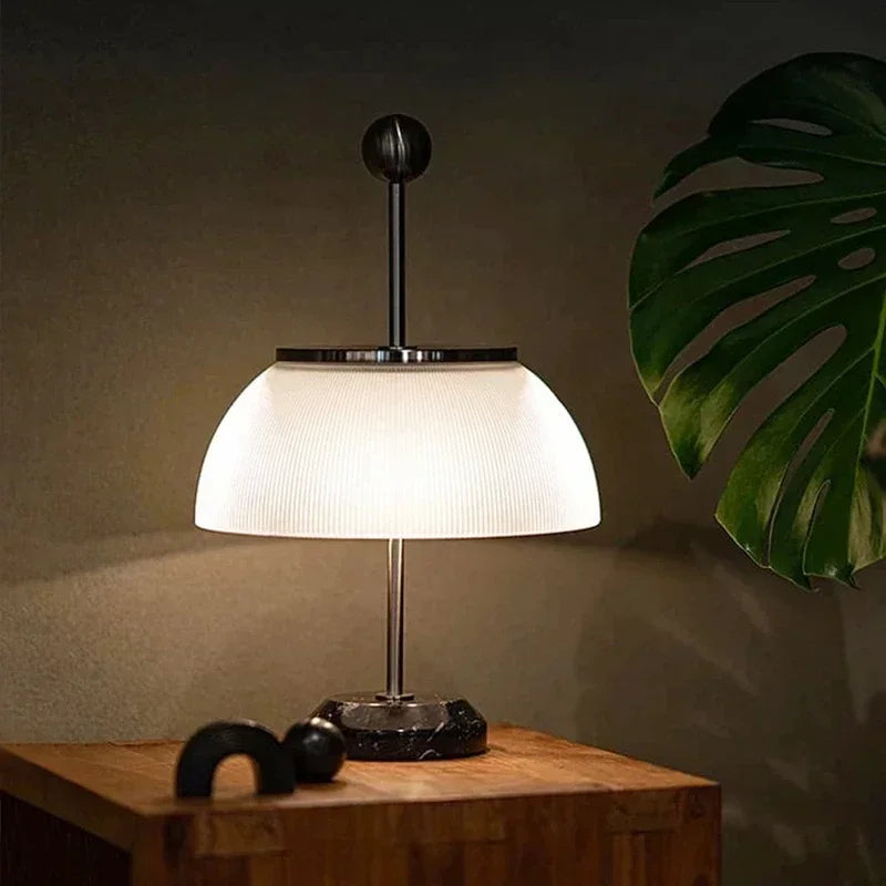 Elegant Italian retro desk lamp for modern interiors - vue 4 sur 8