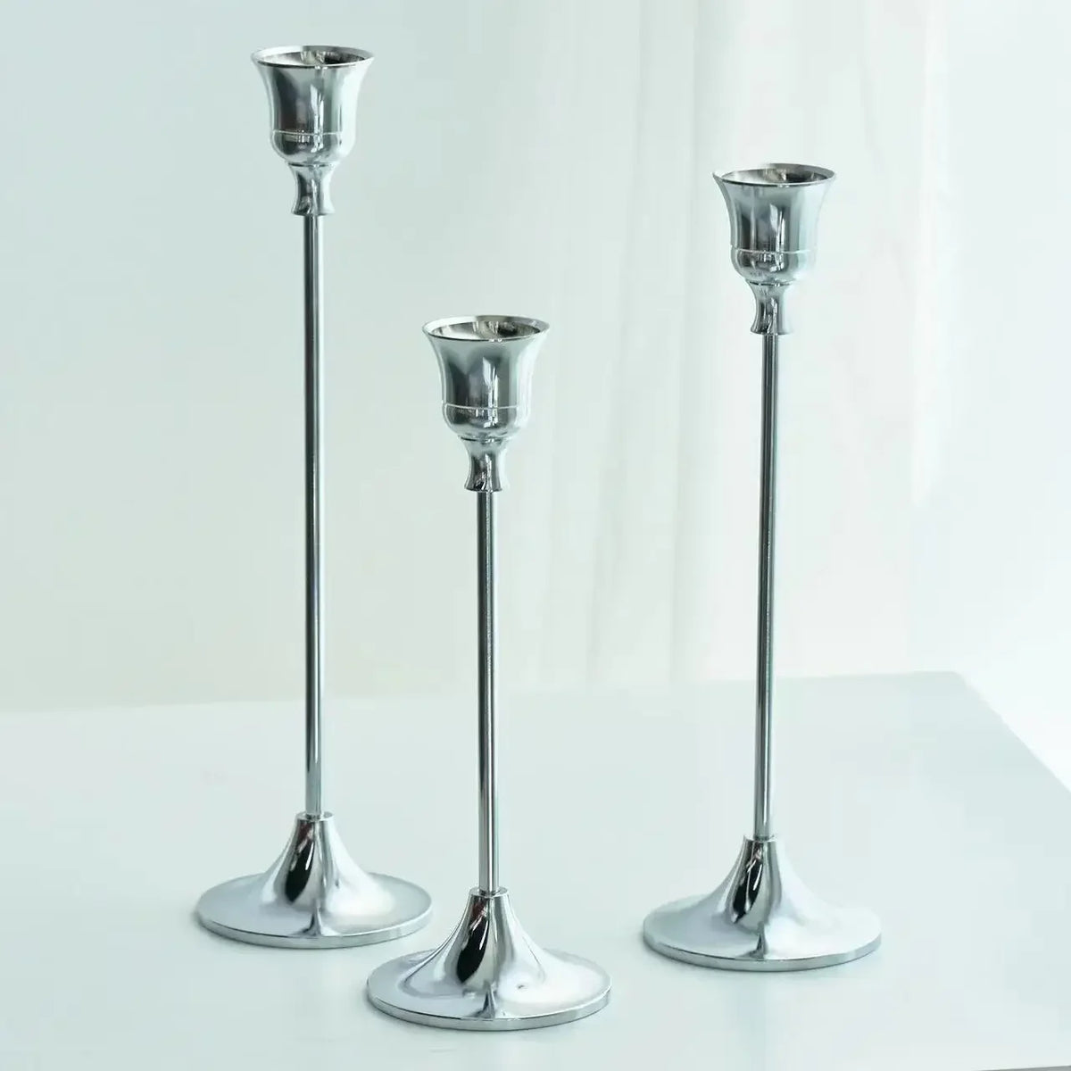 Set of three gold brass candle holders for weddings and dinners - vue 12 sur 18