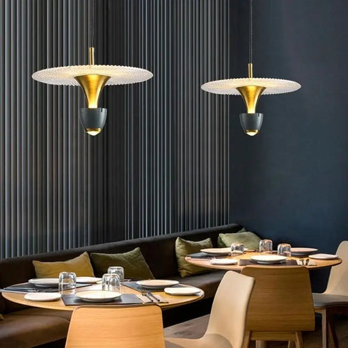 Round acrylic LED pendant lamp with adjustable cord - vue 4 sur 9