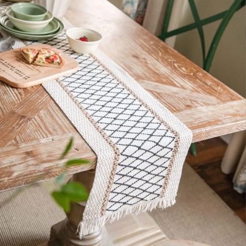 Bohemian beige table runner with tassels and geometric pattern - vue 3 sur 7