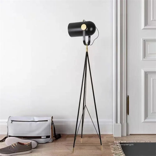 Danish design floor lamp with elegant nordic tripod - vue 4 sur 7
