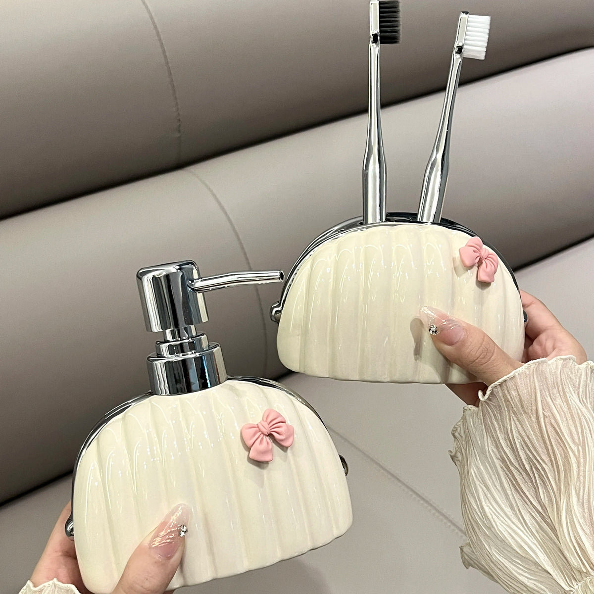 Nordic Ceramic Emulsion Bottle, Elegant Bag-Shaped Shampoo Dispenser, Exquisite Soap Bottle, Bathroom Accessories - vue 8 sur 9