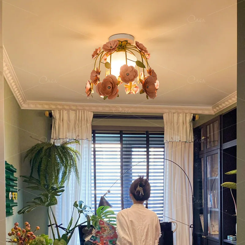 Retro rose-shaped ceiling light for warm romantic décor