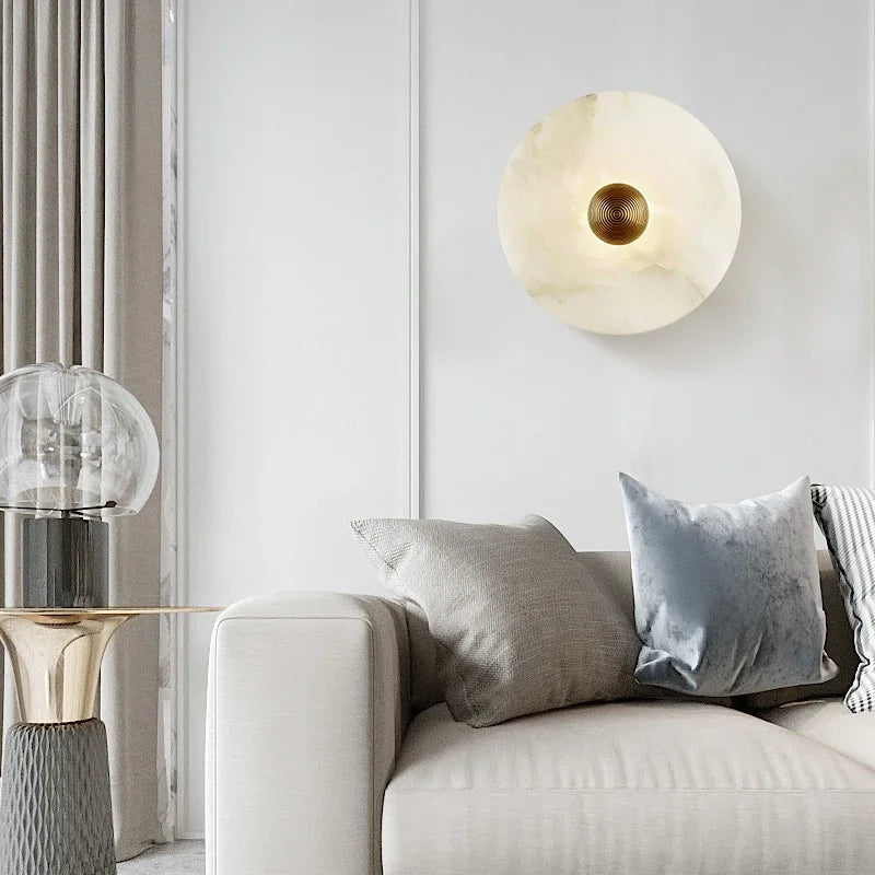 Gold metal and natural marble LED wall light for modern lighting - vue 4 sur 19