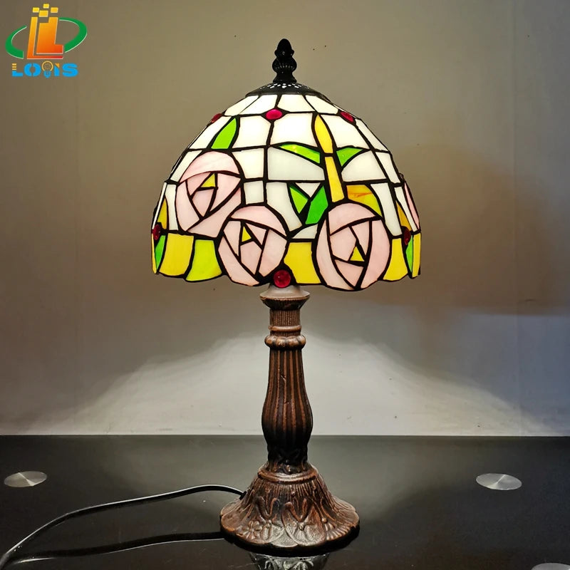 Tiffany style table lamp for a warm atmosphere
