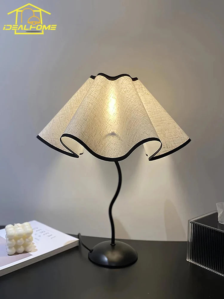 Modern floor lamp with nordic floral fabric shade - vue 4 sur 7
