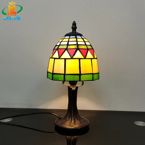 Tiffany-style stained glass bedside lamp for elegant decor - vue 5 sur 6