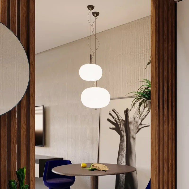 Designer glass pendant light for a modern and elegant interior - vue 5 sur 12