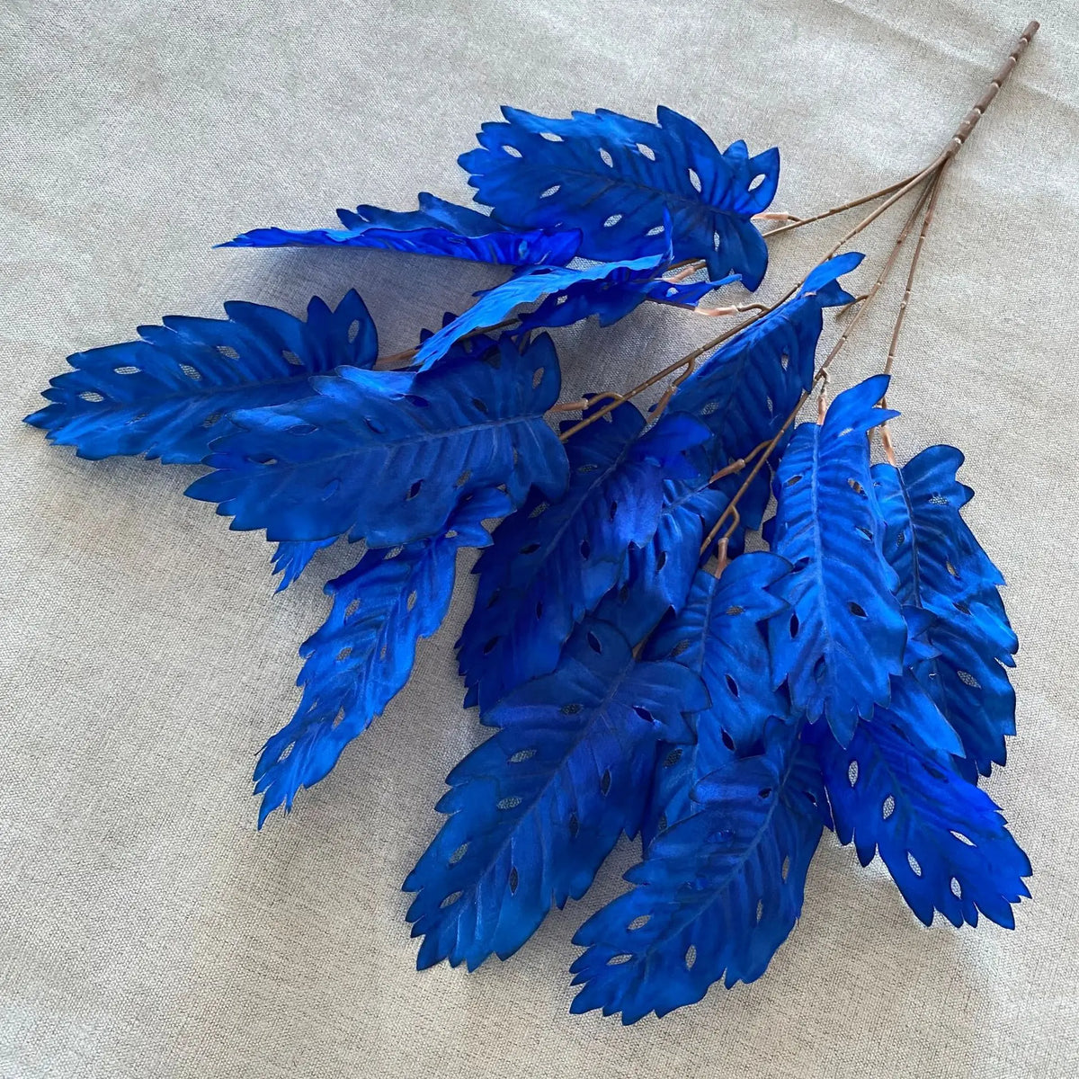 Artificial silk leaves for floral decoration