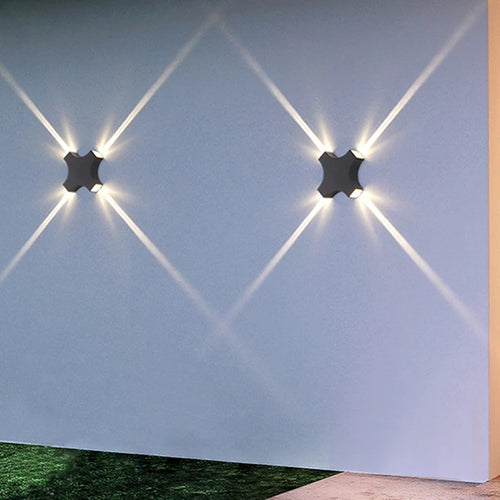 Narrow LED wall light with four beams for outdoor garden lighting - vue 3 sur 6