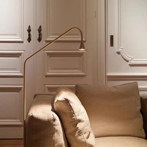 Minimalist gold long arm wall light for interior decoration - vue 4 sur 10