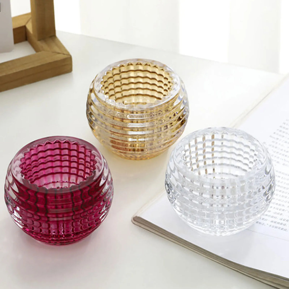 Elegant glass candle holder for weddings and home decor - vue 4 sur 11