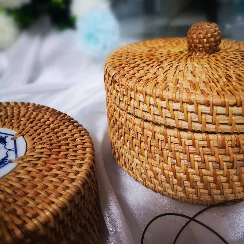 handwoven picnic basket with lid - vue 3 sur 7