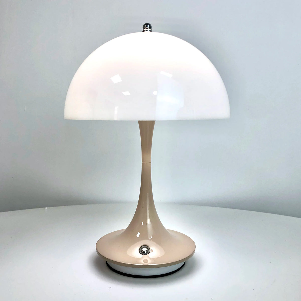 Dimmable USB LED bud table lamp