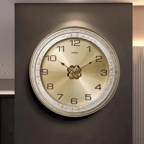 modern silent decorative and creative wall clock for indoor use - vue 3 sur 7