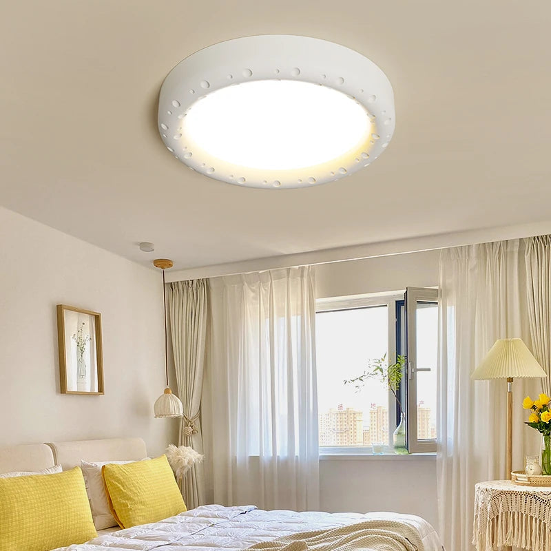 Cream style LED lamp for eye protection