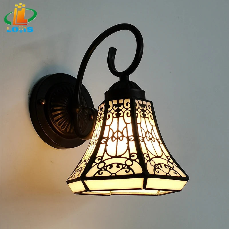 Scandinavian curved glass wall light vintage Tiffany style - vue 3 sur 6