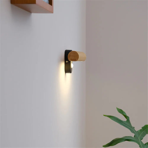 Minimalist nordic wooden rotating wall light with LED switch - vue 6 sur 8