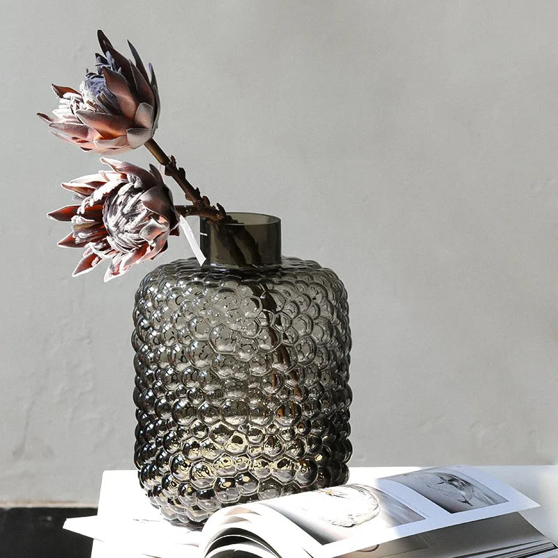 clear glass vase with black dots for decoration and floral arrangements - vue 3 sur 8