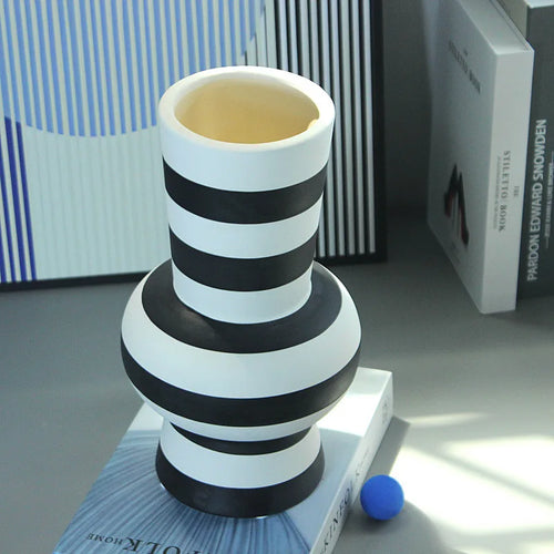 geometric striped ceramic vase for home decor - vue 5 sur 8