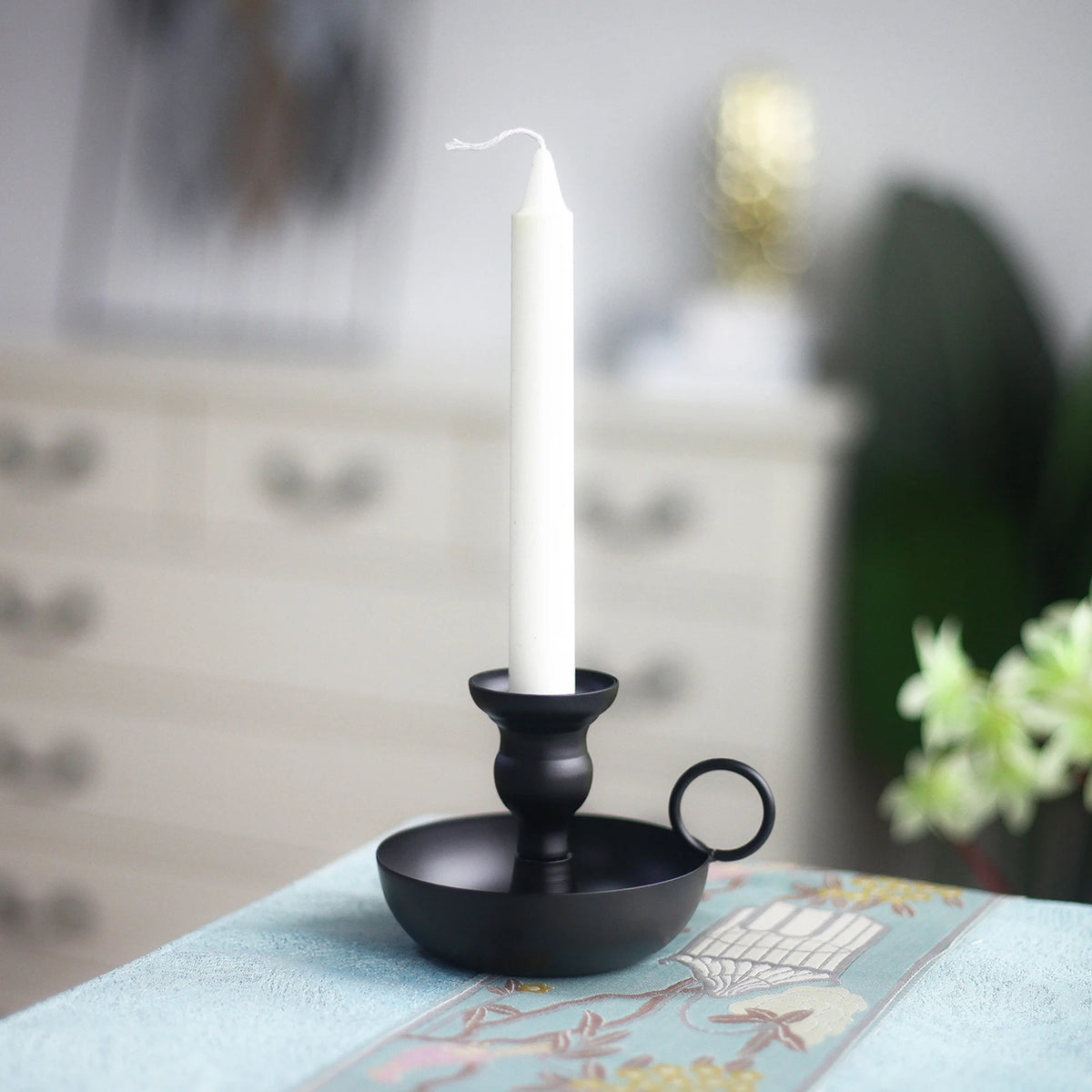 Elegant modern iron taper candle holder for weddings - vue 3 sur 11