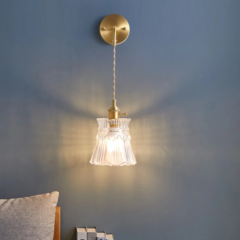 Scandinavian glass and brass LED wall light with battery switch - vue 9 sur 23