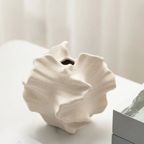 ceramic vase with geometric patterns for floral decoration - vue 4 sur 8